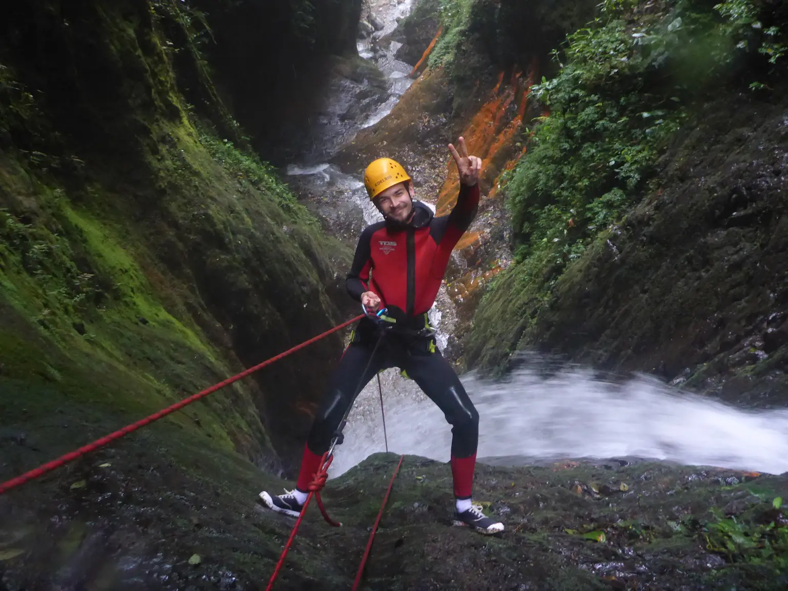Enjoy the best Canyoning in Ecuador in Rio Blanco 5 waterfalls